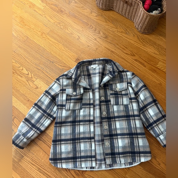 Evereve Jackets & Blazers - Evereve Plaid Button-Up Jacket